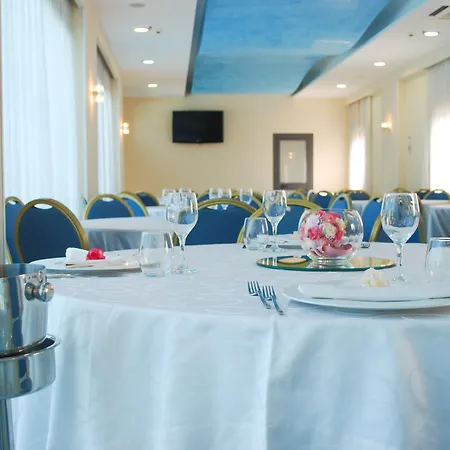 Hotel Premiere Pool & 4*
