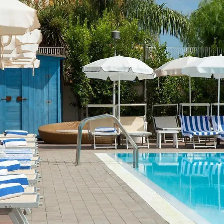 Hotel Premiere Pool & 4*