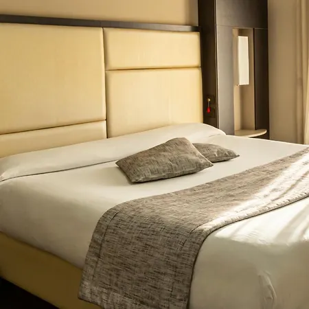 Hotel Premiere Pool & 4*