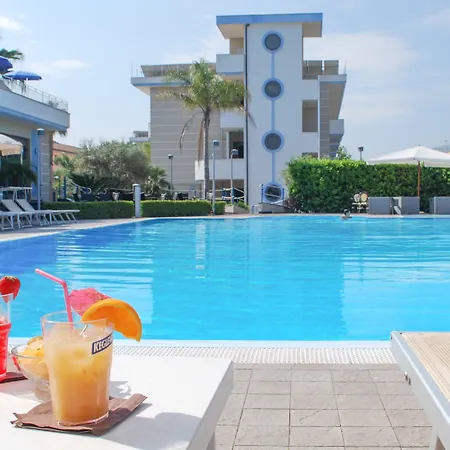 Premiere Pool & Varcaturo