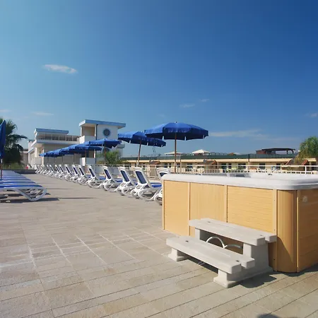Premiere Pool & Hotel 4*