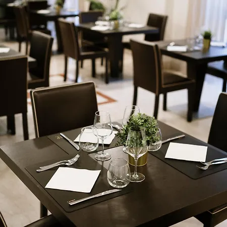 Szálloda Premiere Varcaturo