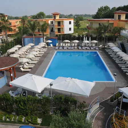 Premiere Pool & فندق