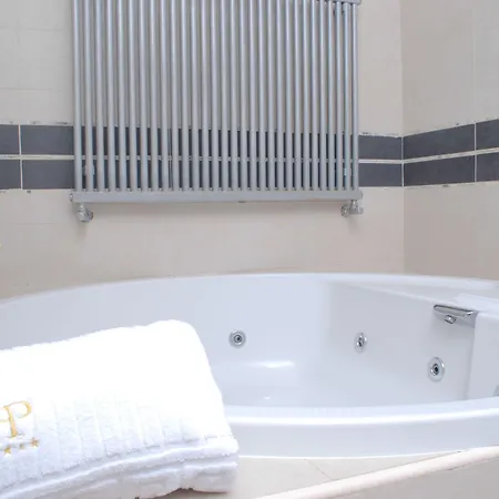 Hotel Premiere Pool & 4*